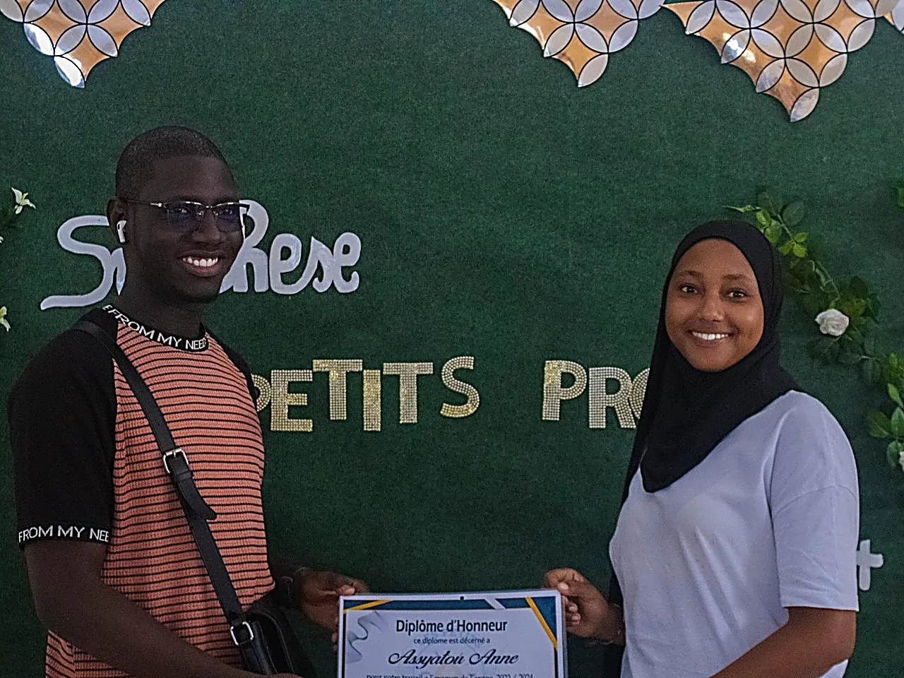 Remise du diplôme d'honneur à Assyatou Anne